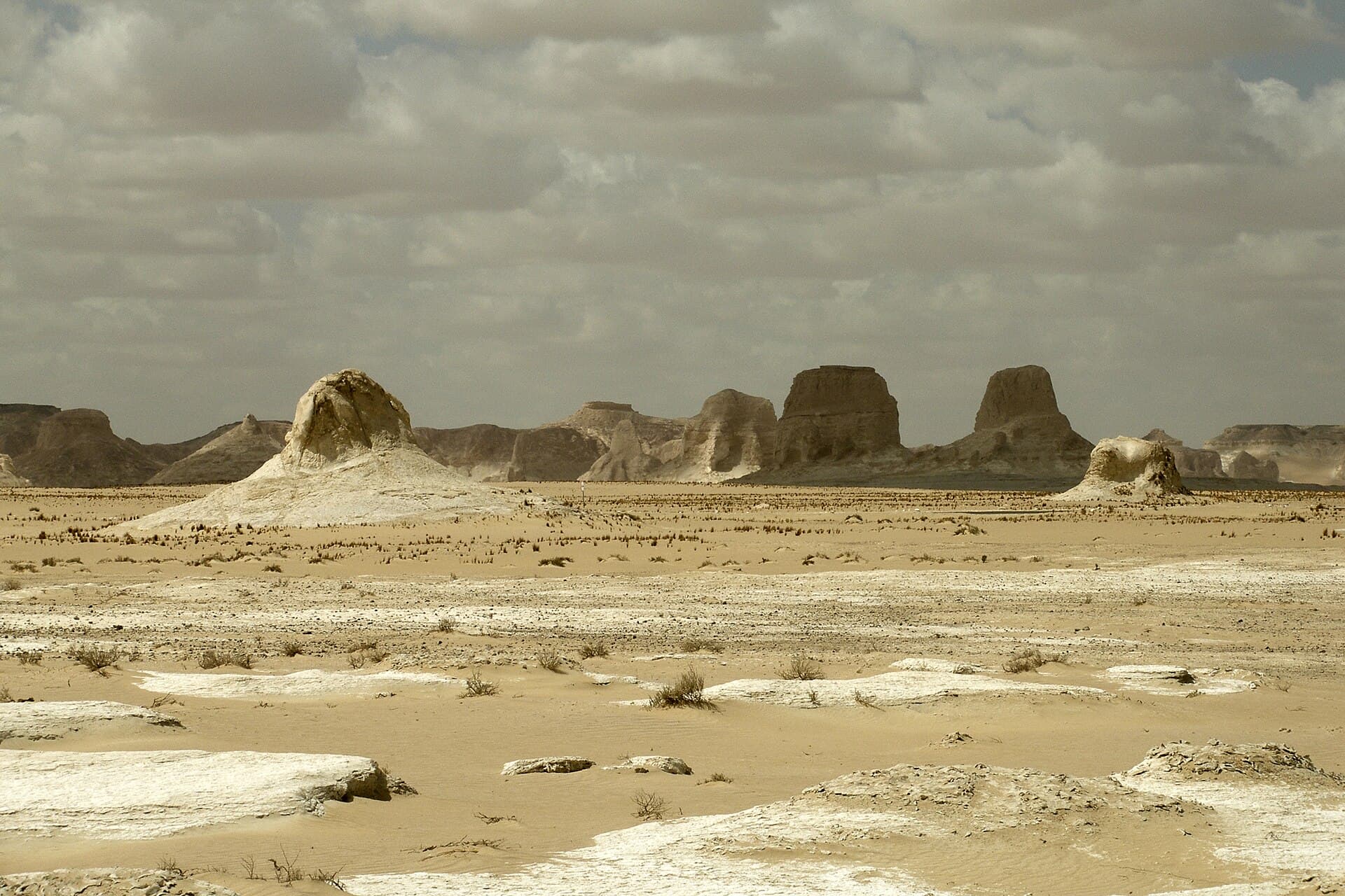 White Desert Tours from Cairo: Oases and Desert Camping